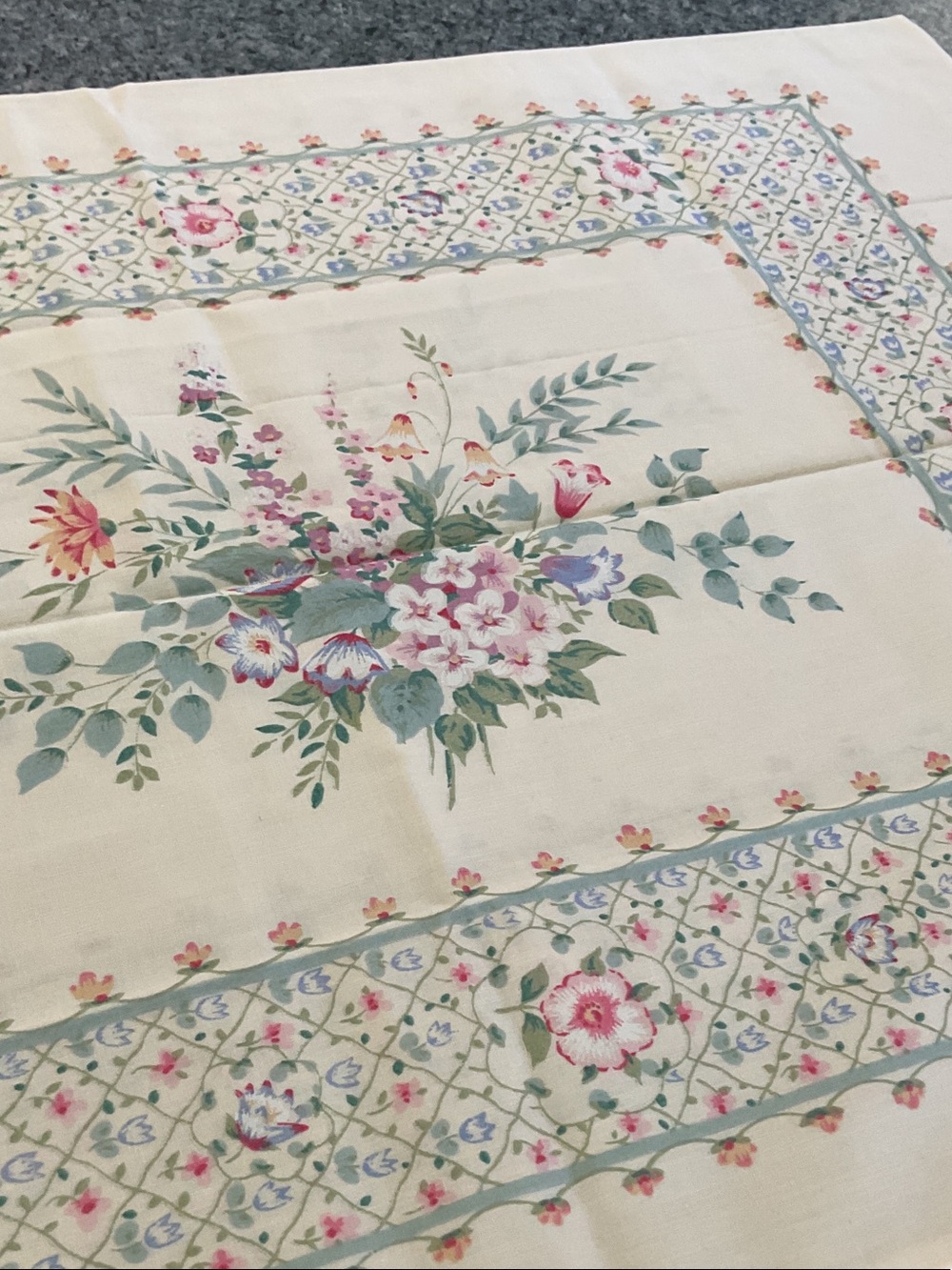 Lady Pepperell vintage set pillowcases. Never used.🌸